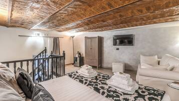 Comfort Triple Room | Premium bedding, minibar, in-room safe, desk