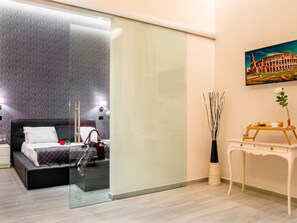 Suite | Biancheria da letto di alta qualità, minibar, una cassaforte in camera
