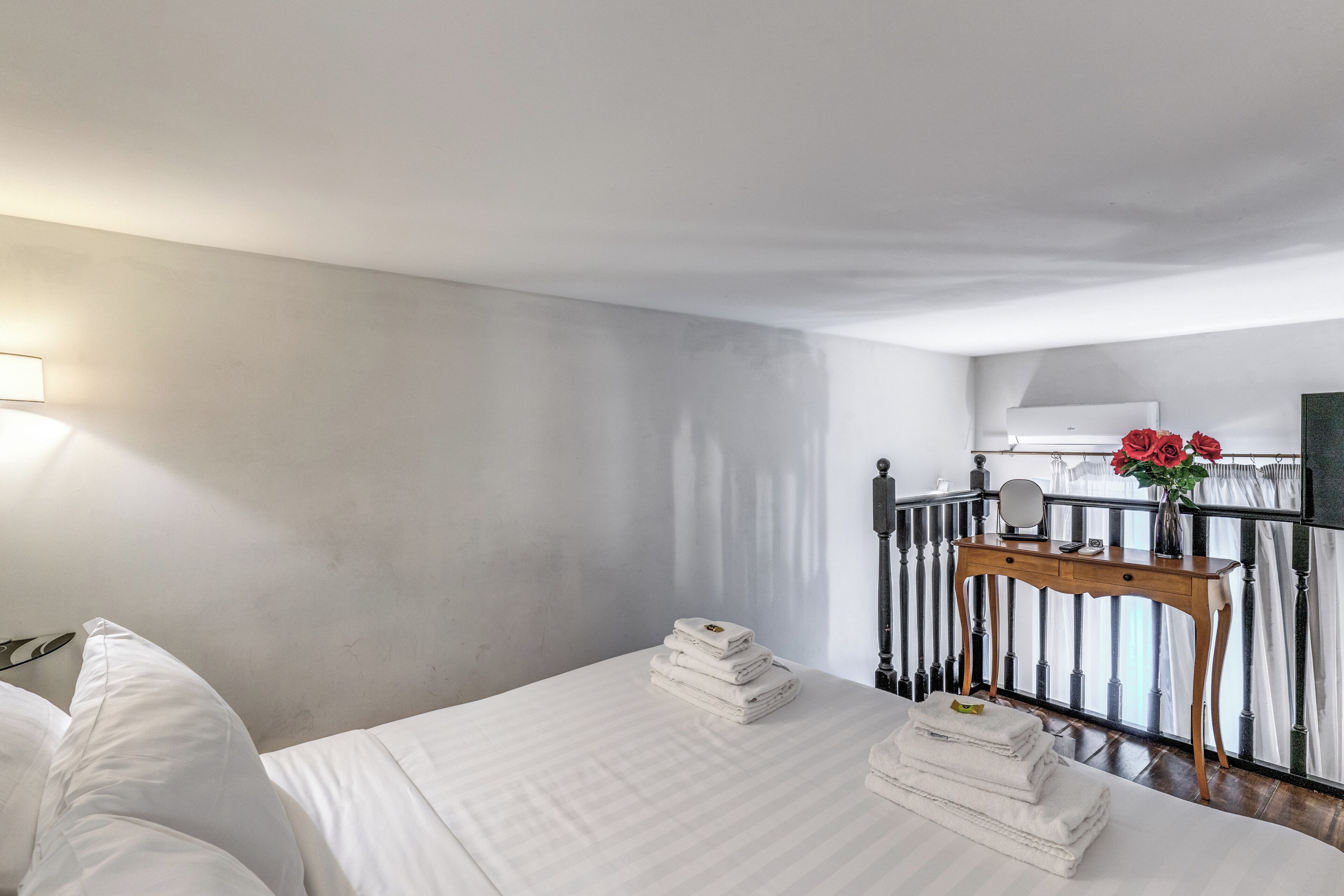 Suite familiar | Ropa de cama de alta calidad, minibar, caja fuerte y escritorio