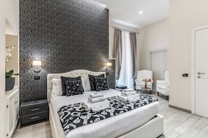 Habitación clásica doble, 1 cama de matrimonio | Ropa de cama de alta calidad, minibar, caja fuerte y escritorio