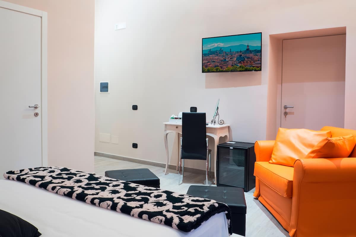 Premium bedding, minibar, in-room safe, desk