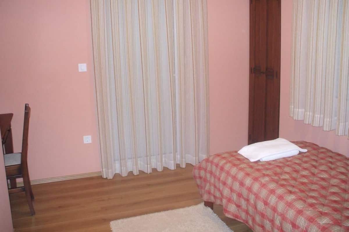 Single Room | Desk, WiFi (free), bed sheets