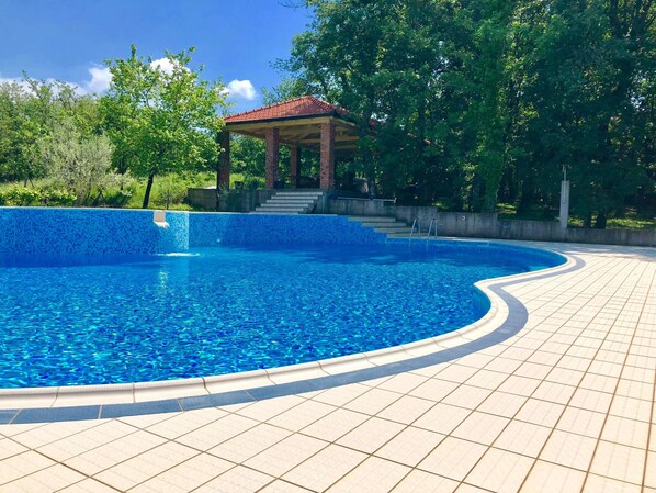 Outdoor pool, pool loungers