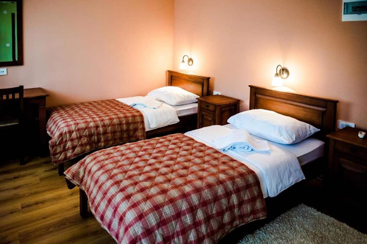 Twin Room (Villa Monako - Twin Room) | Desk, WiFi (free), bed sheets