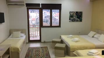 Comfort-studiolejlighed - balkon - udsigt til flod | Skrivebord, arbejdsområde til bærbare computere, lydisolering