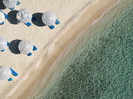 Private beach, sun loungers, beach umbrellas, scuba diving. Glavas Inn Hotel