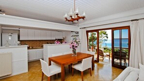 Apartment, 3 Bedrooms, Balcony | Private kitchen | Stovetop, coffee/tea maker, electric kettle, cookware/dishes/utensils