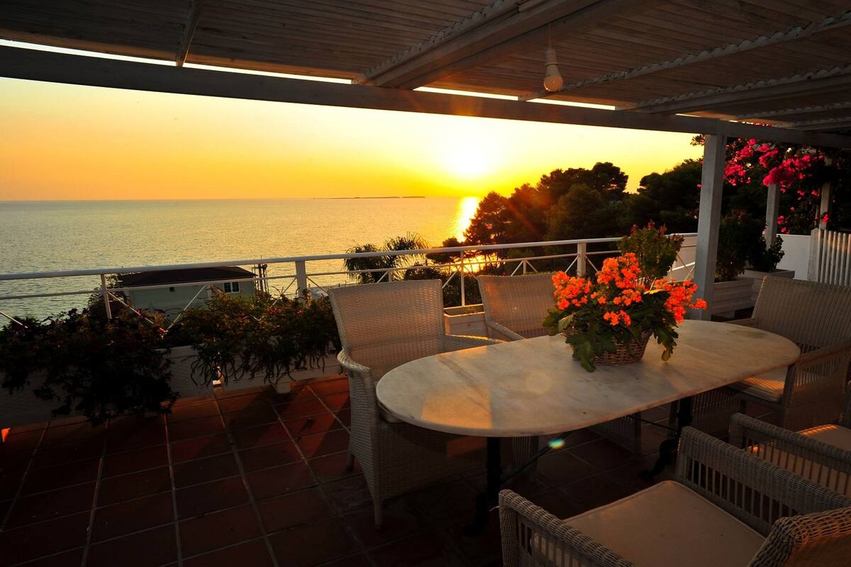 Studio, Sea View
