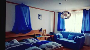 베이직 더블룸, 퀸사이즈침대 1개 및 소파베드 (Large ) | 책상, 다리미/다리미판, 유아용 침대, 무료 WiFi