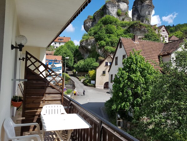 Basic Double Room, 1 King Bed (Dachgeschoss) | Balcony - Pension Püttlachtal (Pottenstein)