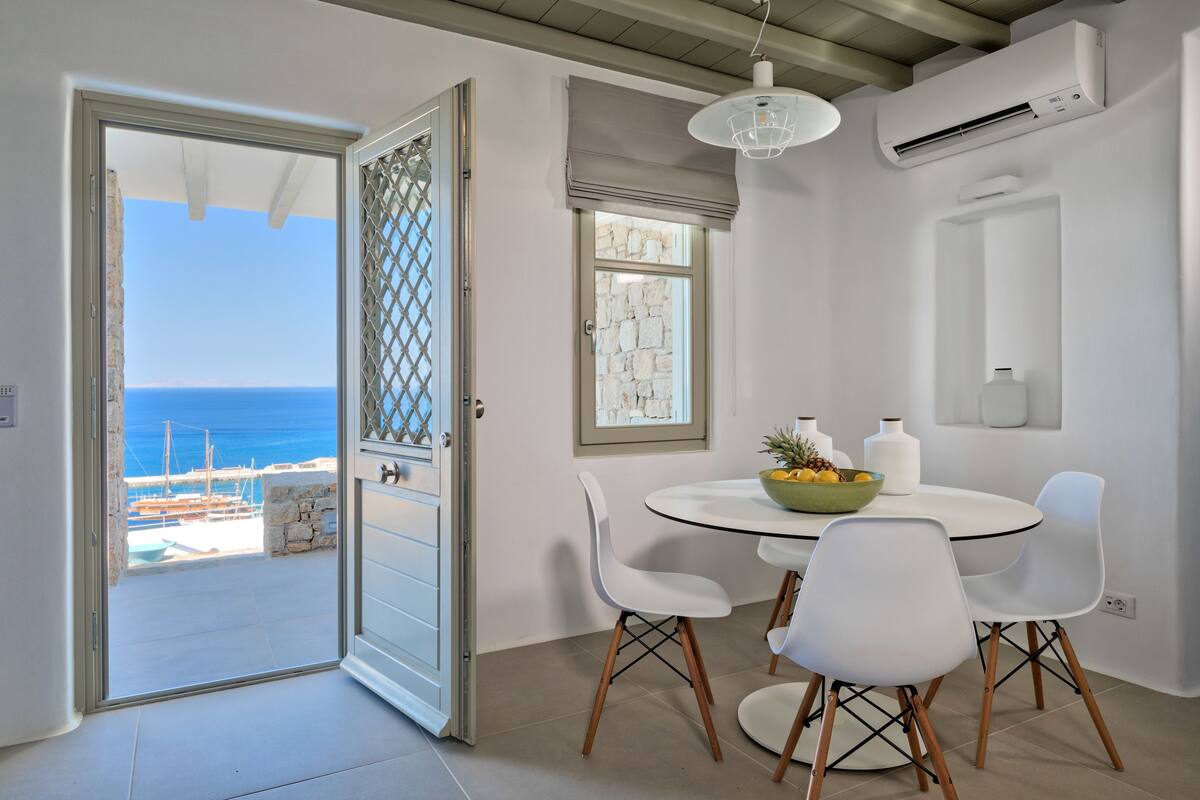 Villa Thalia with Shared Pool | 5 Bedrooms | 객실 내 식사 공간