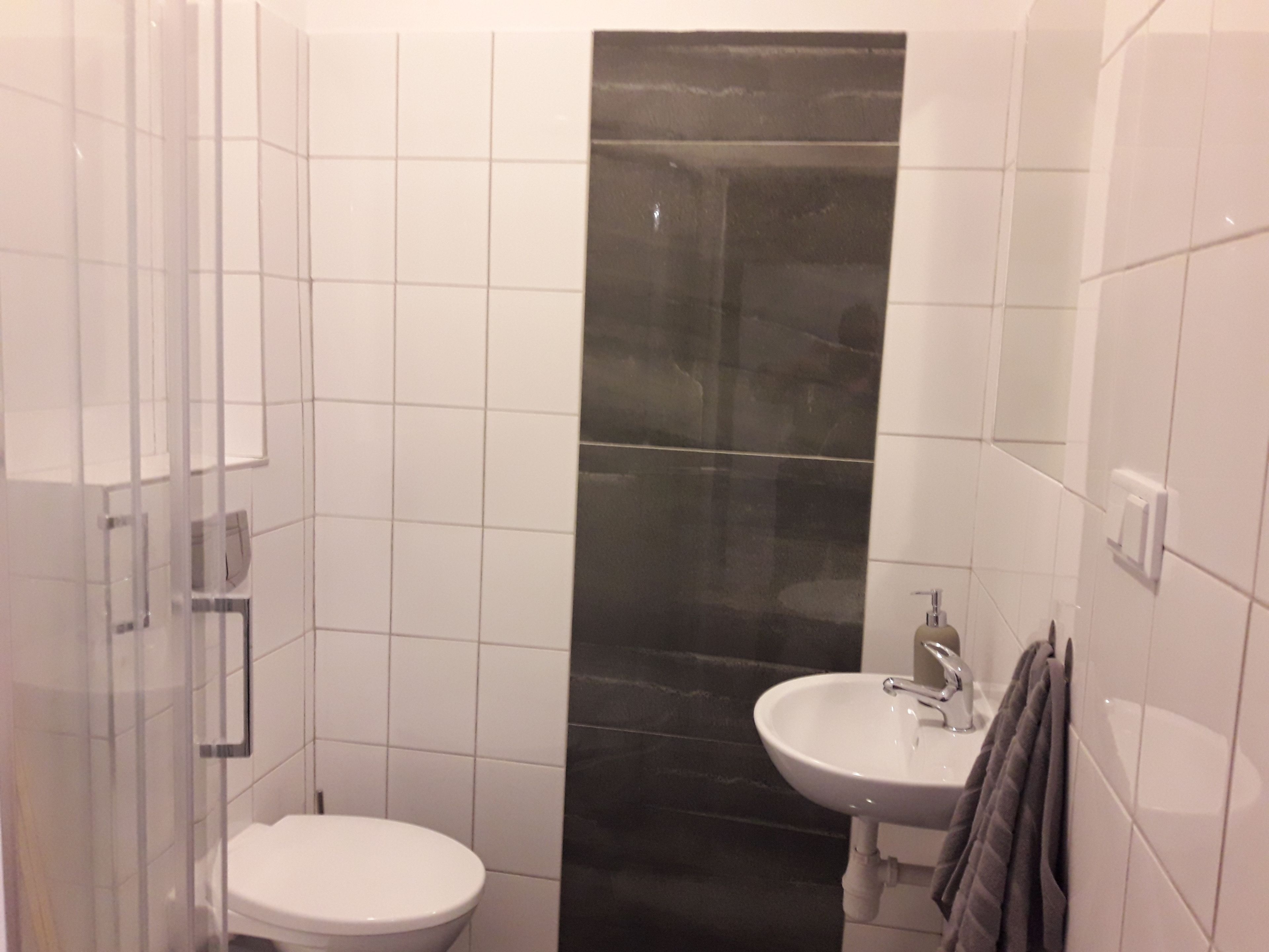 comfort double room, 1 queen bed, non smoking | bathroom | hair dryer, towels, soap, shampoo