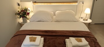 City Studio Suite, 1 Bedroom, Non Smoking | Hypo-allergenic bedding, individually decorated, laptop workspace