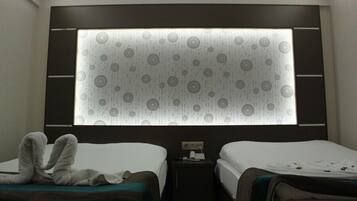 Doppel- oder Zweibettzimmer