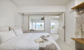 Premium bedding, memory-foam beds, minibar, in-room safe - VLIA Myconian Residences (Mykonos)