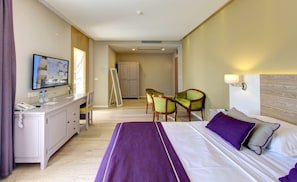 Quarto casal premium, 1 cama King, vista para a cidade | Frigobar, cofres nos quartos, escrivaninha, quartos à prova de som