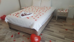1 bedroom, premium bedding, minibar, in-room safe