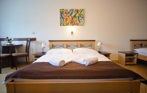 Triple Room, Multiple Beds, Mountain View