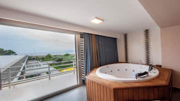 1 bedroom, premium bedding, minibar, in-room safe