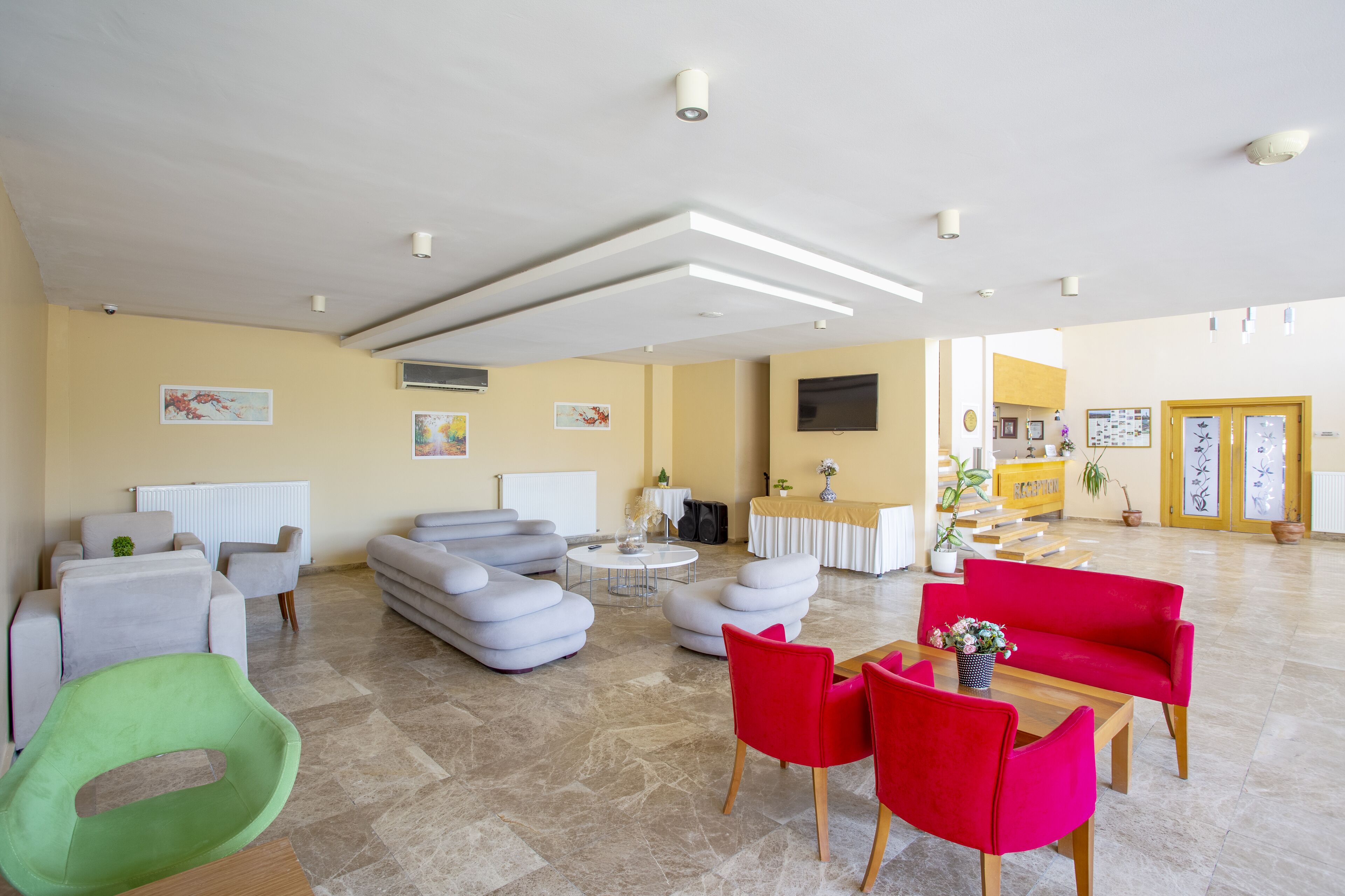 Coin salon dans le hall