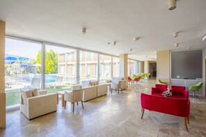 Lobby sitting area - Hotel Zeytin Bahcesi (Iznik)