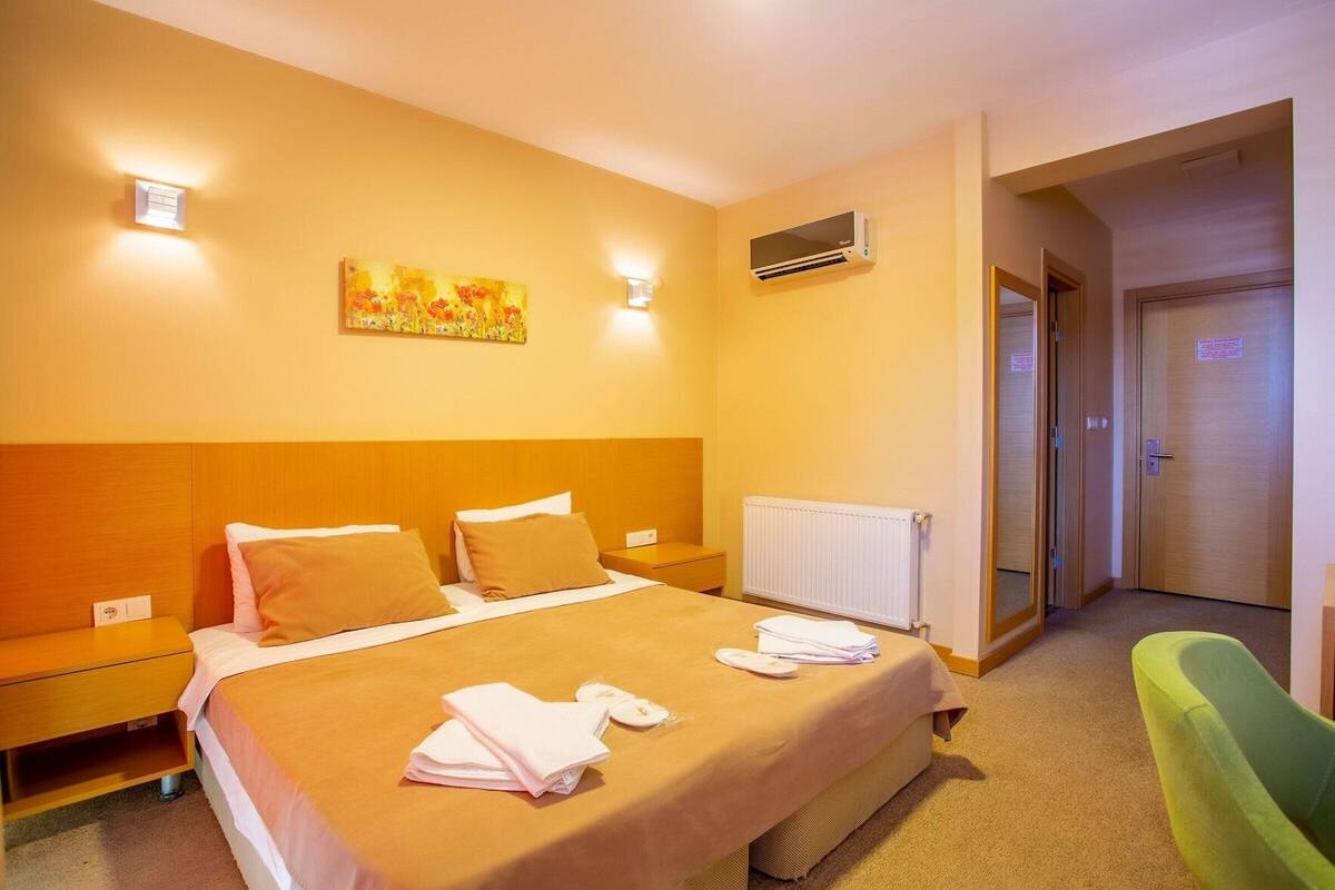 Hochwertige Bettwaren, Minibar, Zimmersafe, Bettwäsche
