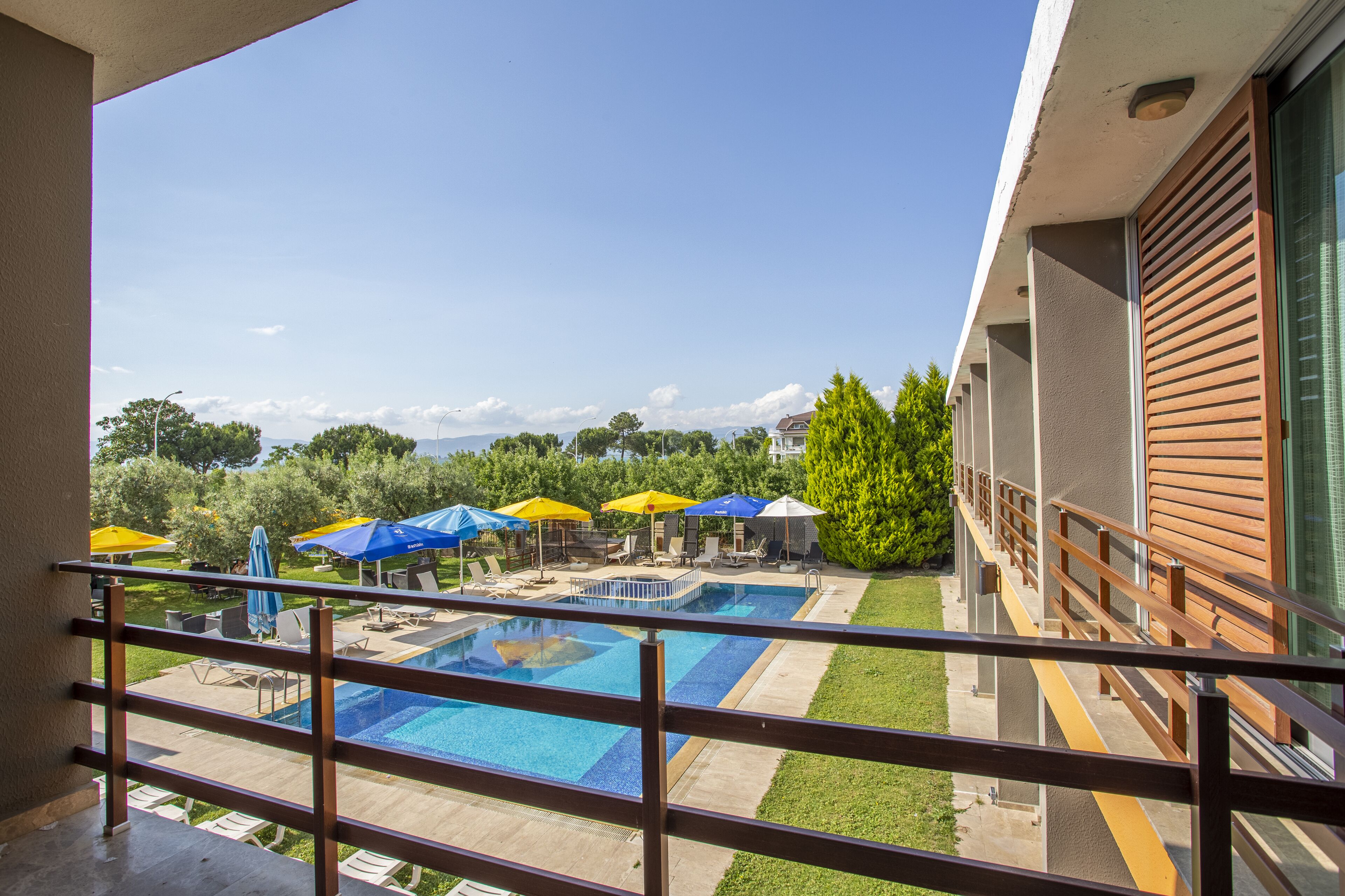 Habitación triple Deluxe | Balcón