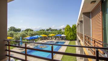 Deluxe Triple Room | Balcony