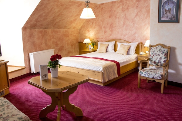 Premium bedding, minibar, iron/ironing board, free cribs/infant beds