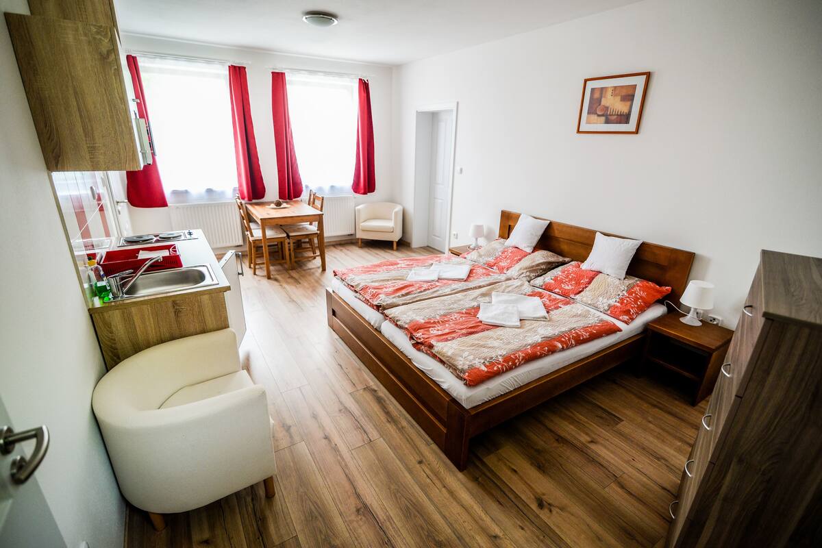 Blackout curtains, soundproofing, cots/infant beds, free WiFi
