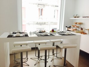 Daily continental breakfast for a fee - Dilman Luxury Stay (Bari)