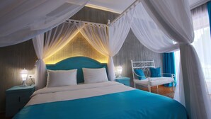 Suíte conforto, 1 cama de casal, vista para o mar | Cofres nos quartos, escrivaninha, ferros/tábuas de passar roupa