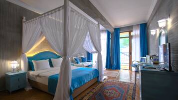Suíte conforto, 1 cama de casal, vista para o mar | Cofres nos quartos, escrivaninha, ferros/tábuas de passar roupa