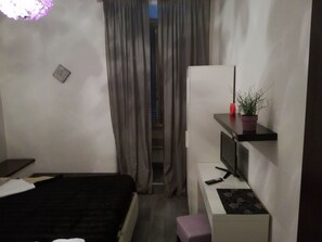 Desk, WiFi - Triumphal Rooms (Rome)