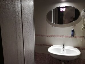 Chambre Simple, salle de bains attenante | Salle de bain