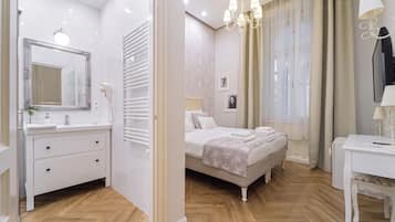 1 bedroom, in-room safe, desk, free WiFi