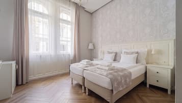 Classic Room | 1 bedroom, in-room safe, desk, free WiFi