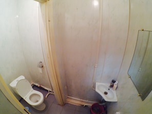 Standard Double Room | Bathroom