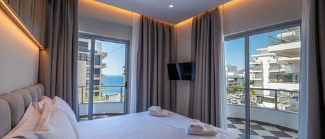 Double Room | 1 bedroom, minibar, in-room safe, desk