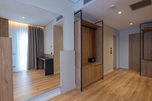 ห้องซูพีเรียทริปเปิล | 1 ห้องนอน, มินิบาร์, ตู้นิรภัยในห้องพัก, โต๊ะทำงาน