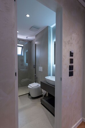 Double or Twin Room | Bathroom | Shower, free toiletries, hair dryer, bidet - Arel Hotel (Sarandë)