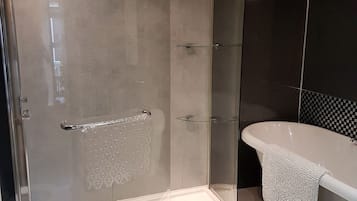 Cottage, 2 Bedrooms | Bathroom shower