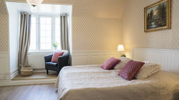 Double or Twin Room, Private Bathroom | Desk, blackout drapes, iron/ironing board, free WiFi