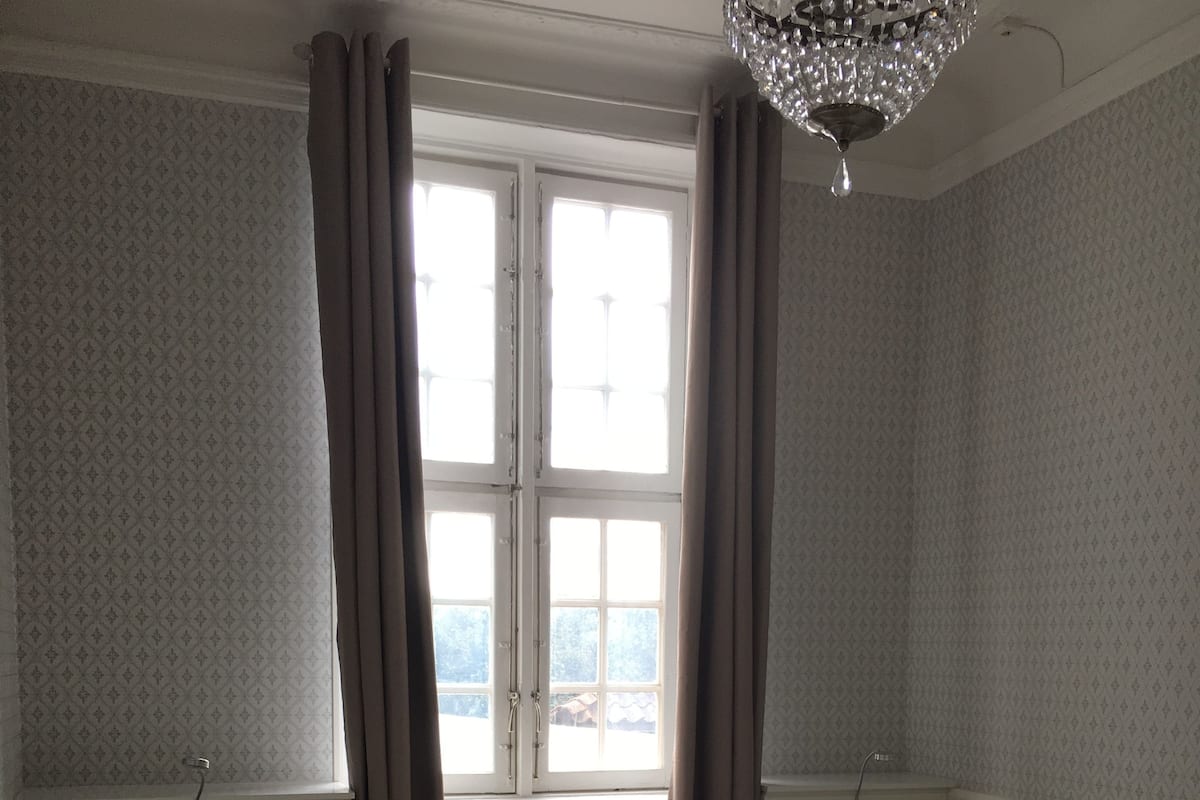 City Room | Desk, blackout curtains, iron/ironing board (on request), free WiFi