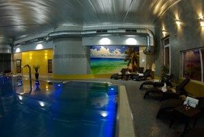 Indoor pool, pool loungers - Majewski Hotel & SPA (Malbork)