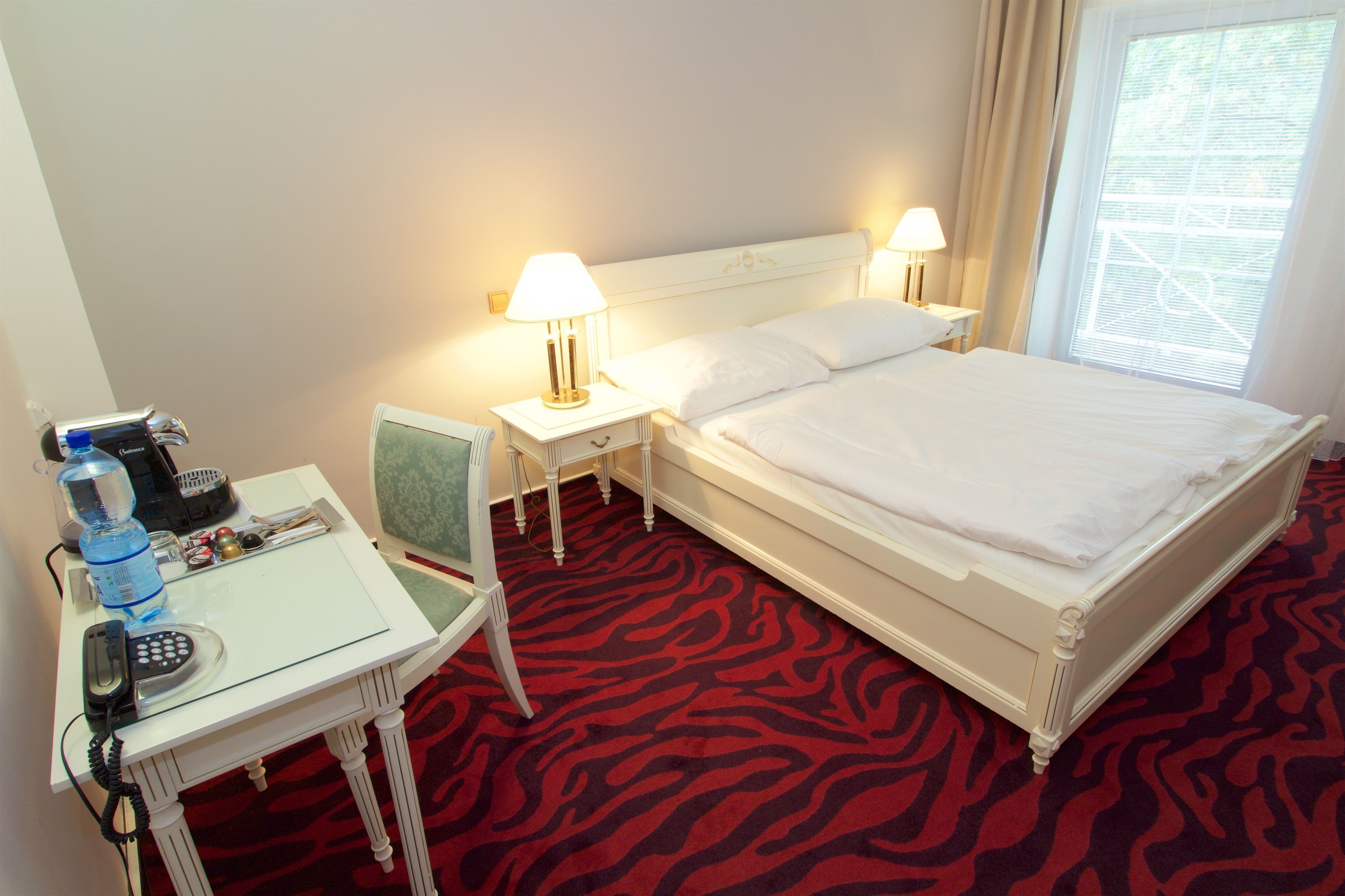 deluxe double room | minibar, desk, free cots/infant beds, free wifi
