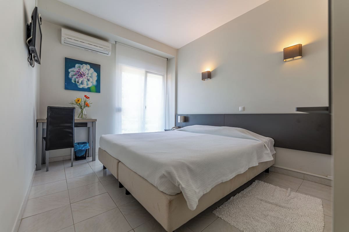 Desk, free WiFi, bed sheets