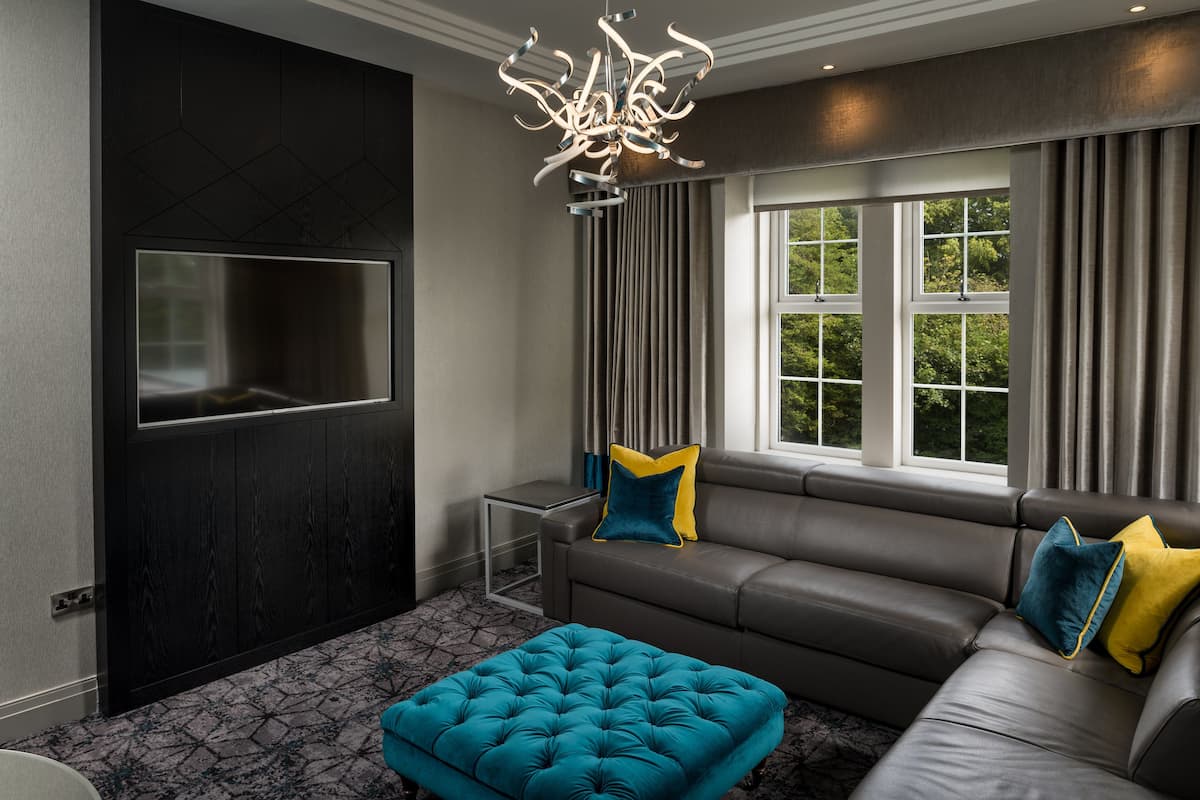 balmoral suite | 1 bedroom, iron/ironing board, free wifi, bed sheets