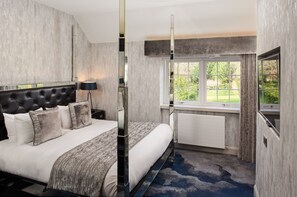 Deluxe Double Room | Iron/ironing board, free WiFi, bed sheets