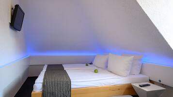 Apartamento conforto, 2 quartos | Roupas de cama premium, edredons de pluma, frigobar, cofres nos quartos